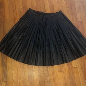 Pleated skirt.